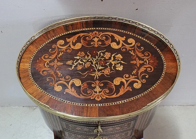 Petite Commode Chiffonnière Marquetée, en Palissandre, style Transition Louis XV / Louis XVI – Milieu XIXe