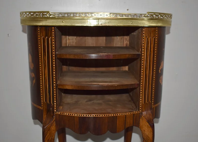 FRENCH CHEST OF DRAWERS