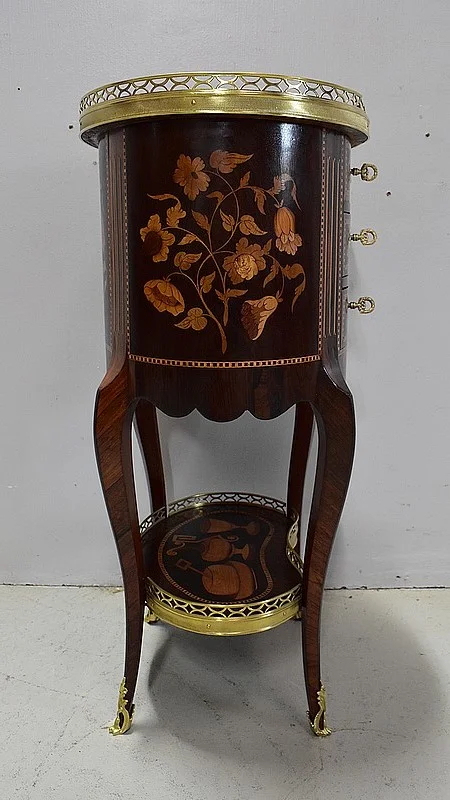 FRENCH CHEST OF DRAWERS