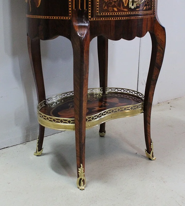 FRENCH CHEST OF DRAWERS