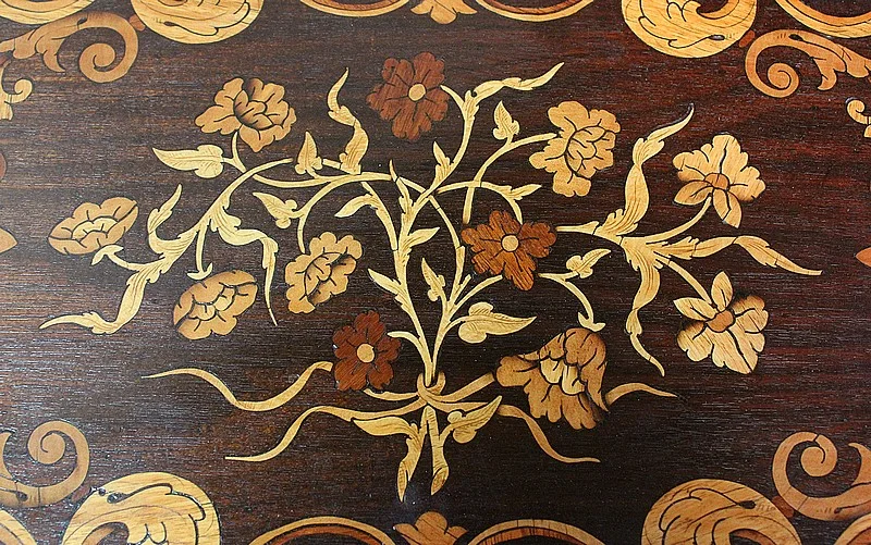 FRENCH CHEST OF DRAWERS