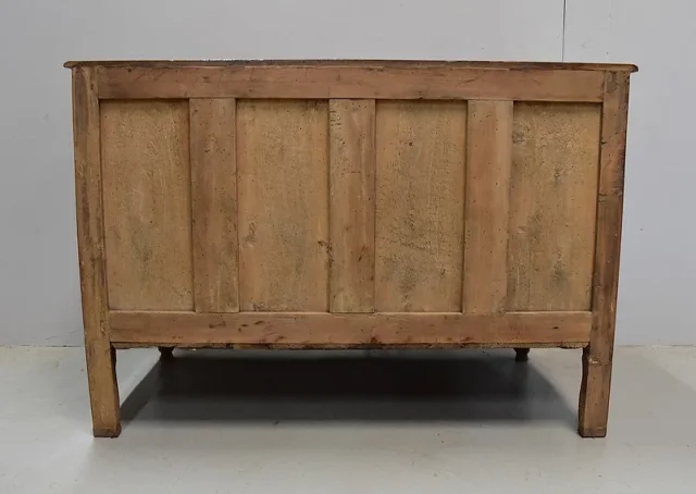 Commode Arbalète en Noyer Blond massif, époque Transition Louis XV / Louis XVI – XVIIIe