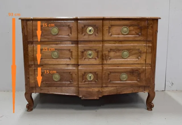 Commode Arbalète en Noyer Blond massif, époque Transition Louis XV / Louis XVI – XVIIIe