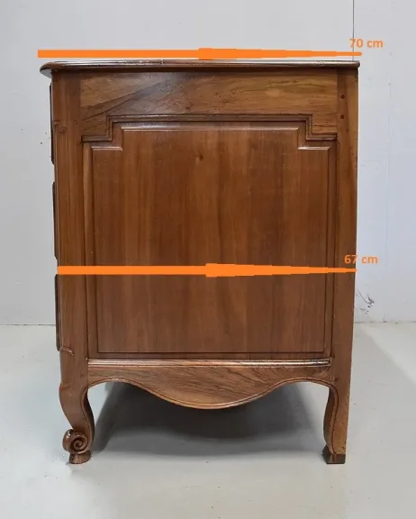 Commode Arbalète en Noyer Blond massif, époque Transition Louis XV / Louis XVI – XVIIIe