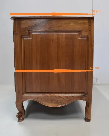 Commode Arbalète en Noyer Blond massif, époque Transition Louis XV / Louis XVI – XVIIIe