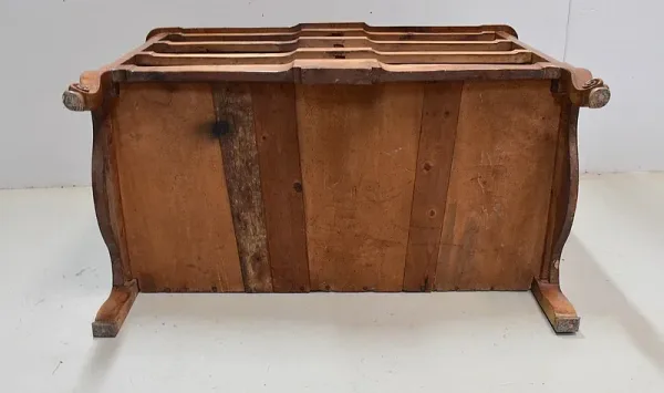 Commode Arbalète en Noyer Blond massif, époque Transition Louis XV / Louis XVI – XVIIIe