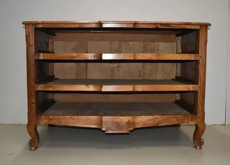 Commode Arbalète en Noyer Blond massif, époque Transition Louis XV / Louis XVI – XVIIIe