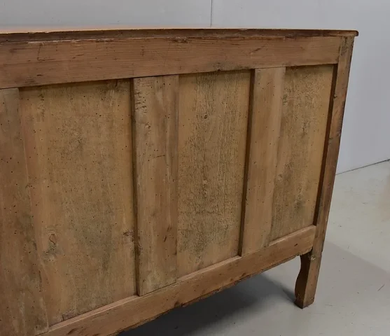 Commode Arbalète en Noyer Blond massif, époque Transition Louis XV / Louis XVI – XVIIIe