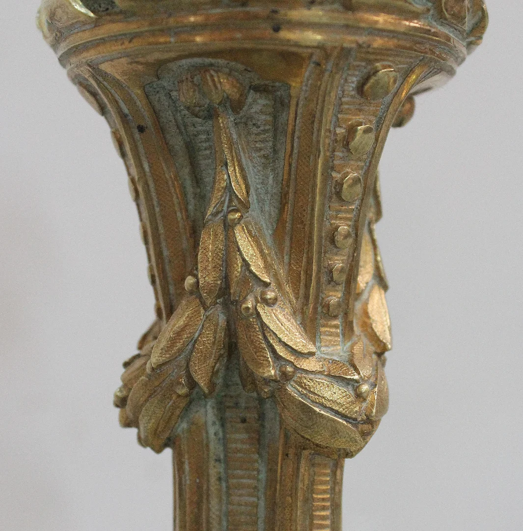 PAREJA DE VELAS DE ESTILO LOUIS XVI