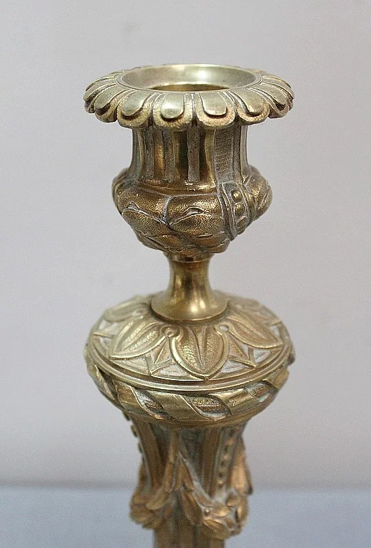 PAREJA DE VELAS DE ESTILO LOUIS XVI