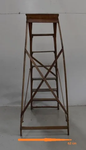 Escabeau de Métier Pliable en Hêtre – 1940
