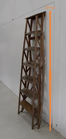 Escabeau de Métier Pliable en Hêtre – 1940