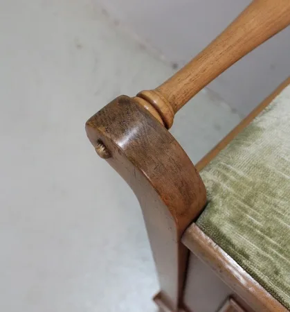 ENGLISH PIANO STOOL