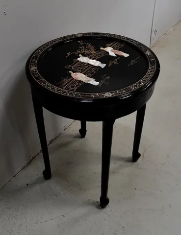 Petite Table Asiatique, Ronde, en bois laqué Noir – XXe