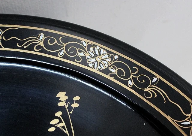 Petite Table Asiatique, Ronde, en bois laqué Noir – XXe