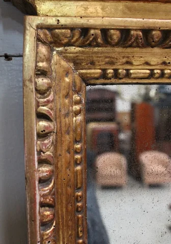 Petit Miroir en bois Doré à Décors d’animaux Ailés – Fin XIXe