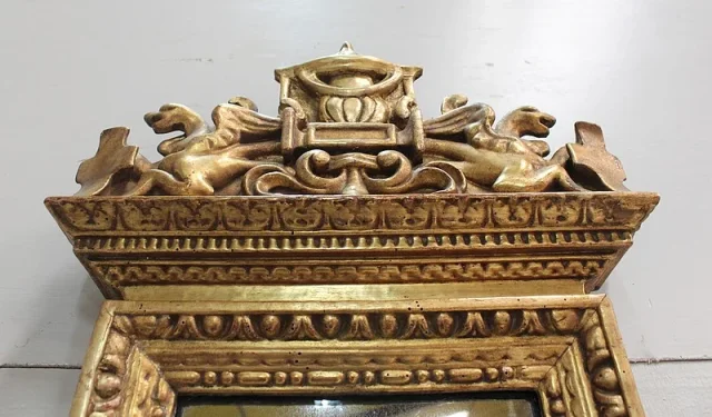 Petit Miroir en bois Doré à Décors d’animaux Ailés – Fin XIXe
