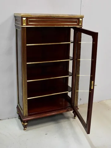 Petite Vitrine en Acajou massif et plaqué, style Louis XVI – Fin XIXe