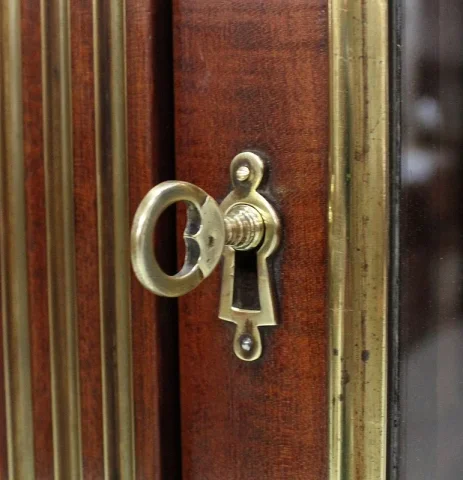 Petite Vitrine en Acajou massif et plaqué, style Louis XVI – Fin XIXe