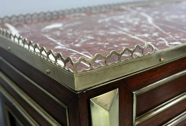 Petite Vitrine en Acajou massif et plaqué, style Louis XVI – Fin XIXe