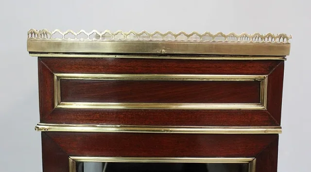 Petite Vitrine en Acajou massif et plaqué, style Louis XVI – Fin XIXe