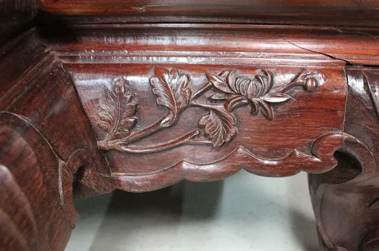 VIETNESISCHER SCHRANK