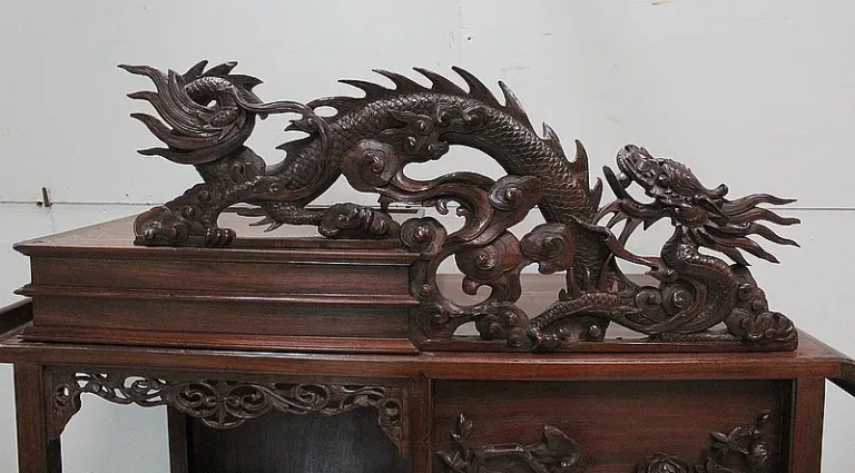 VIETNESISCHER SCHRANK