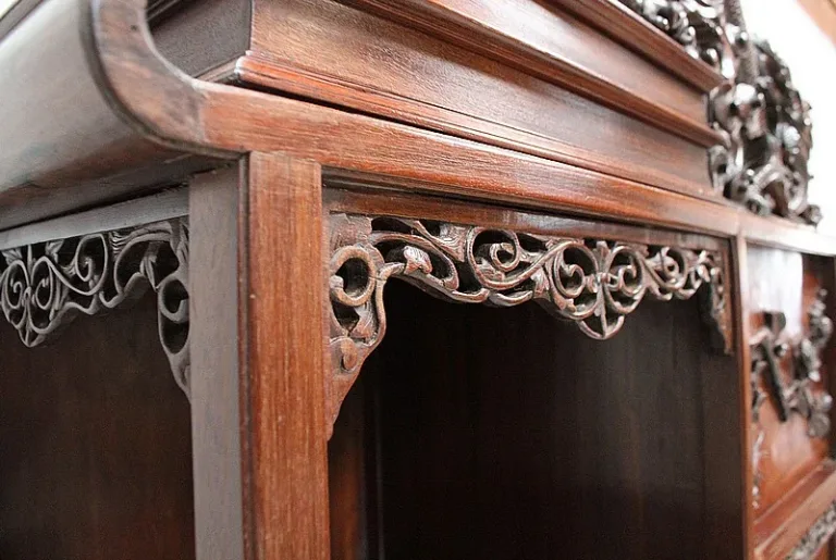 VIETNESISCHER SCHRANK