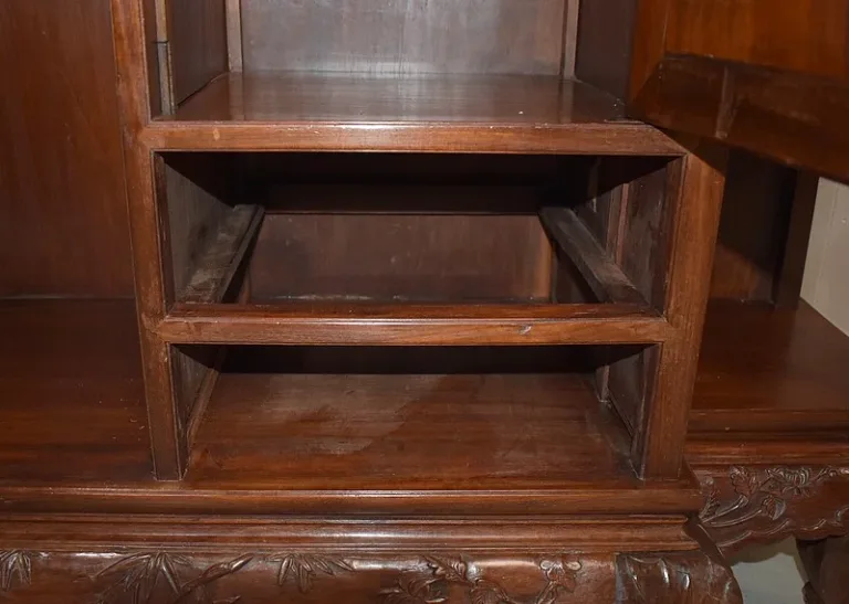 VIETNESISCHER SCHRANK