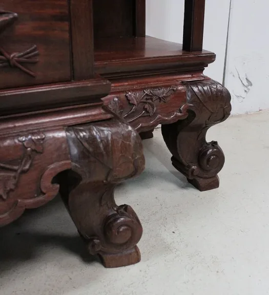 VIETNESISCHER SCHRANK