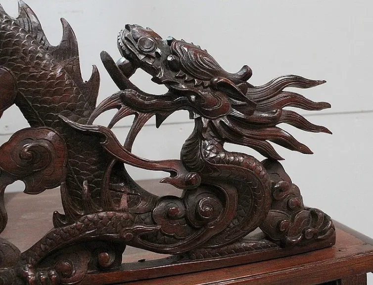 VIETNESISCHER SCHRANK