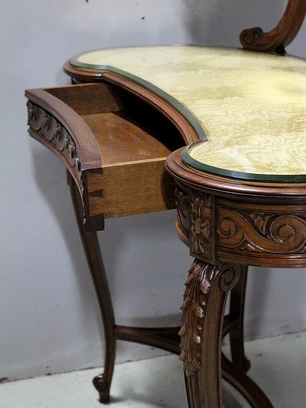 KIDNEY SHAPED DRESSSING TABLE