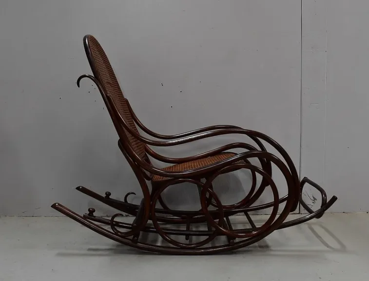 ROCKING CHAIR AND FOOT REST