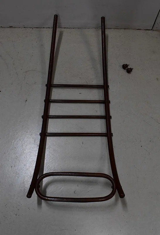 Rocking Chair et son Repose pieds, en Hêtre, esprit « Thonet » – 1900