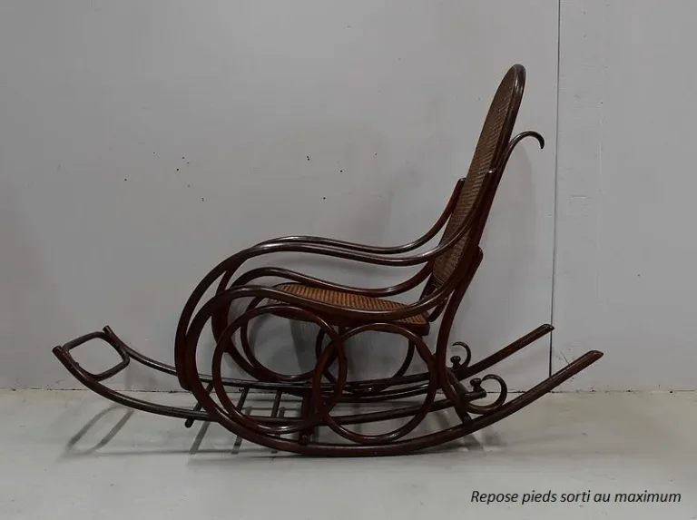 ROCKING CHAIR AND FOOT REST