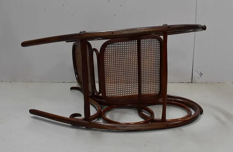 ROCKING CHAIR AND FOOT REST