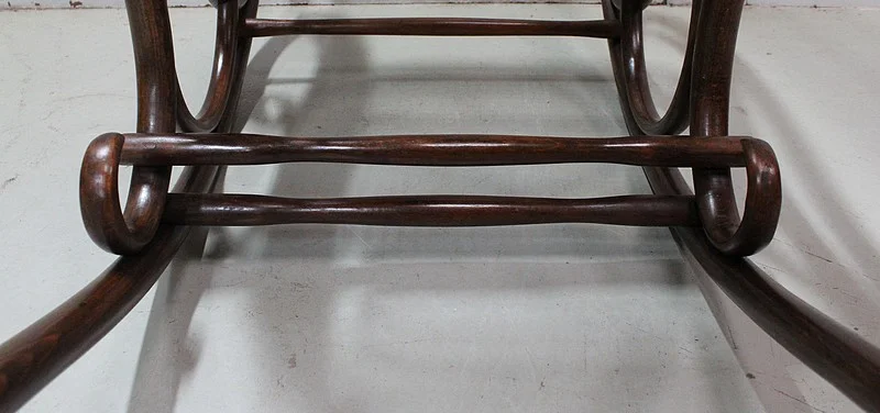 Rocking Chair et son Repose pieds, en Hêtre, esprit « Thonet » – 1900