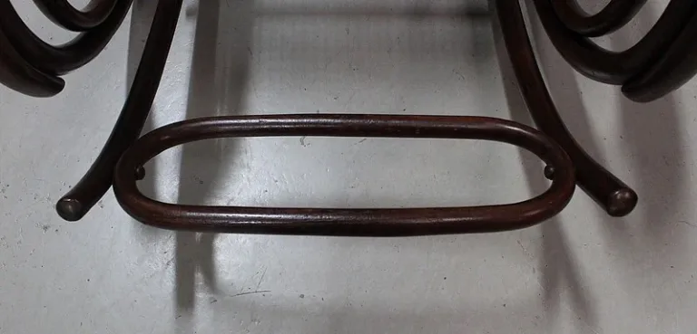 ROCKING CHAIR AND FOOT REST