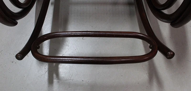 Rocking Chair et son Repose pieds, en Hêtre, esprit « Thonet » – 1900