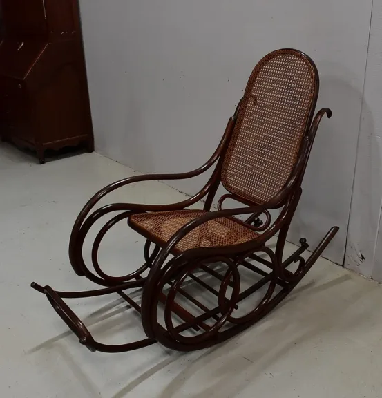 ROCKING CHAIR AND FOOT REST