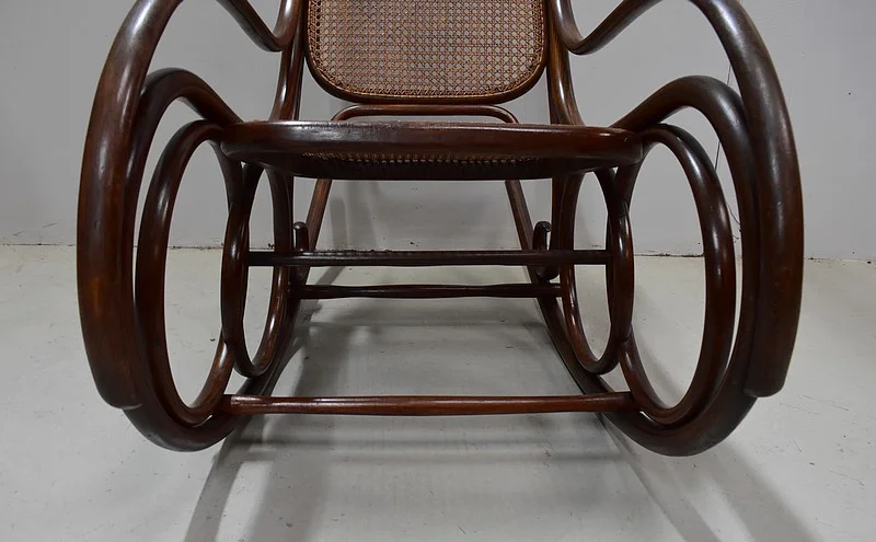 Rocking Chair et son Repose pieds, en Hêtre, esprit « Thonet » – 1900