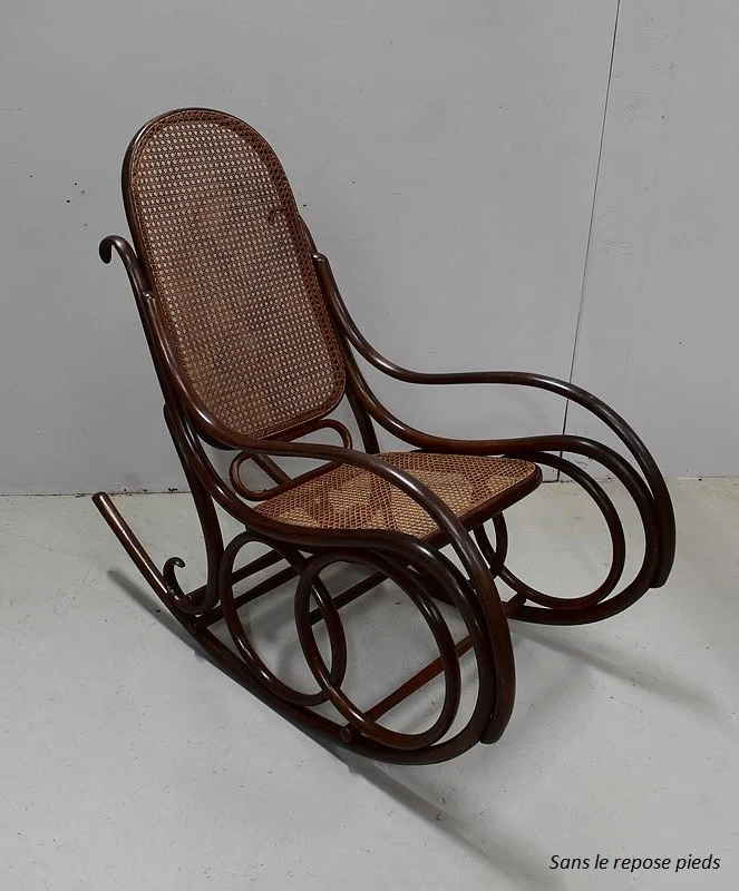 Rocking Chair et son Repose pieds, en Hêtre, esprit « Thonet » – 1900