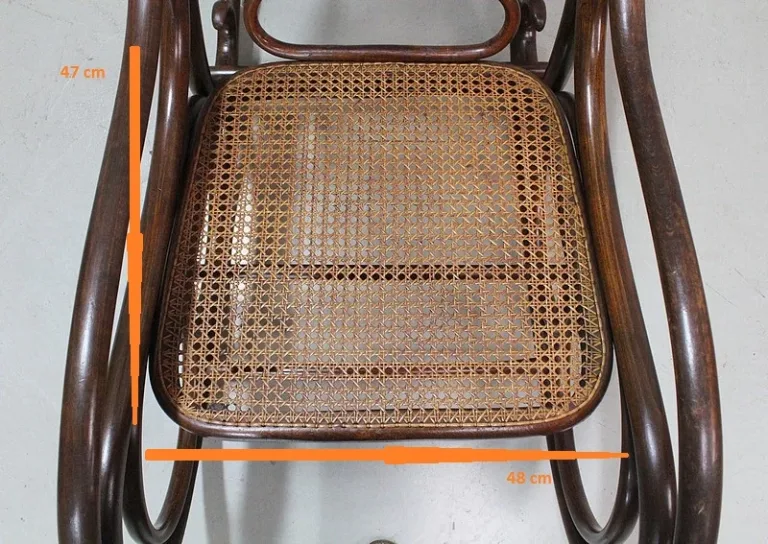 ROCKING CHAIR AND FOOT REST