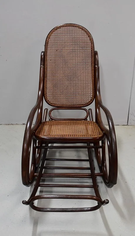Rocking Chair et son Repose pieds, en Hêtre, esprit « Thonet » – 1900