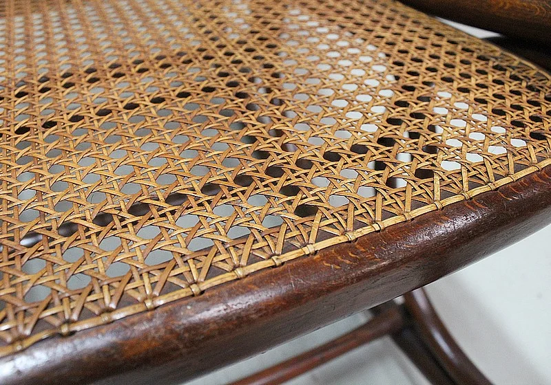 Rocking Chair et son Repose pieds, en Hêtre, esprit « Thonet » – 1900