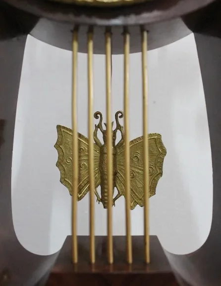 Pendule Lyre en Acajou et Bronze Doré, époque Empire – Début XIXe