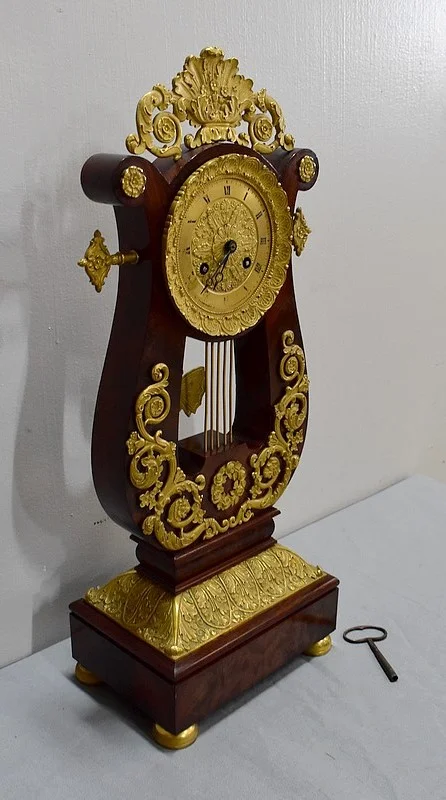 Pendule Lyre en Acajou et Bronze Doré, époque Empire – Début XIXe