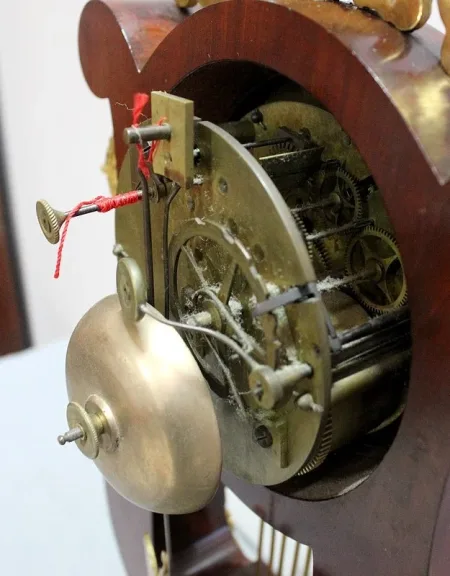 Pendule Lyre en Acajou et Bronze Doré, époque Empire – Début XIXe