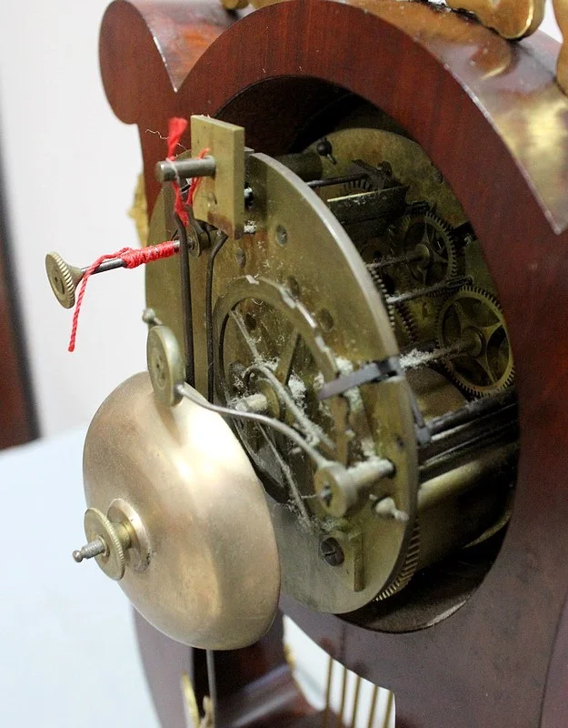 Pendule Lyre en Acajou et Bronze Doré, époque Empire – Début XIXe