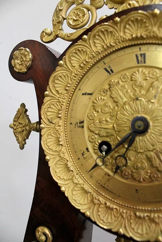 Pendule Lyre en Acajou et Bronze Doré, époque Empire – Début XIXe